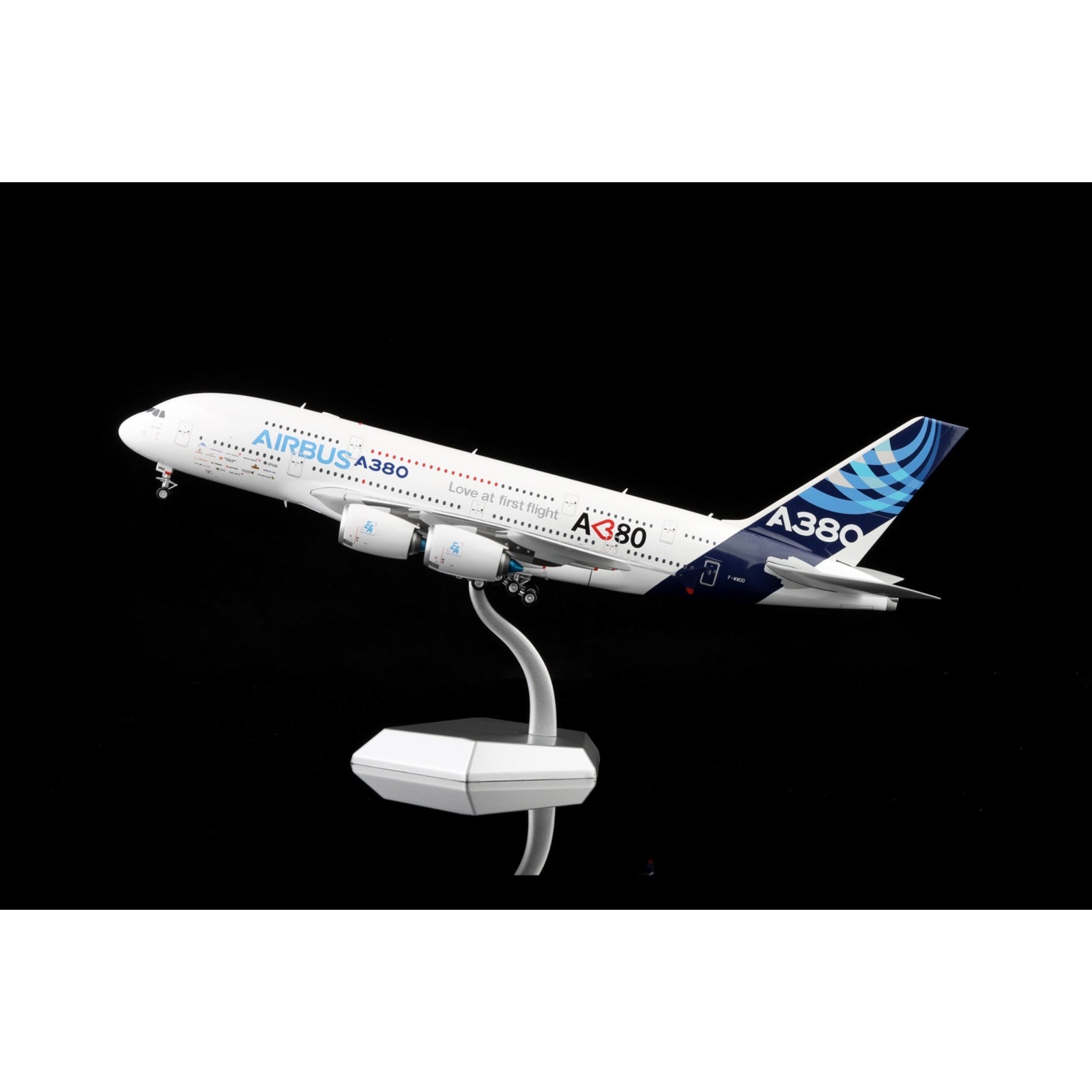 Airbus - A380 - F-WWDD - House Color Love at First Flight - L2009 - 36.3cm - Scale 1/200