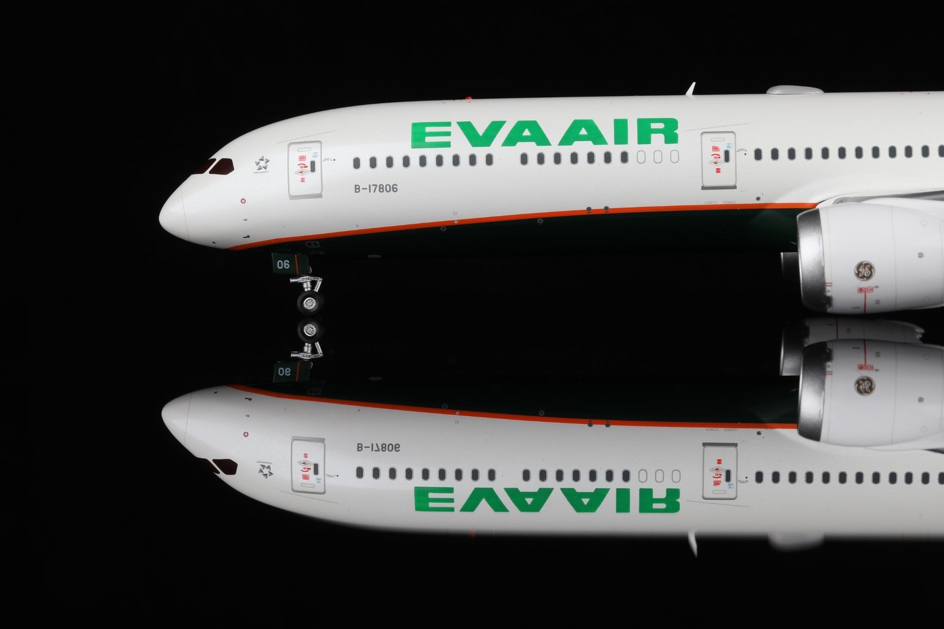EVA Air Boeing 787-10 B-17806 – Scale 1:200 – SQ Wings – 34.1 cm