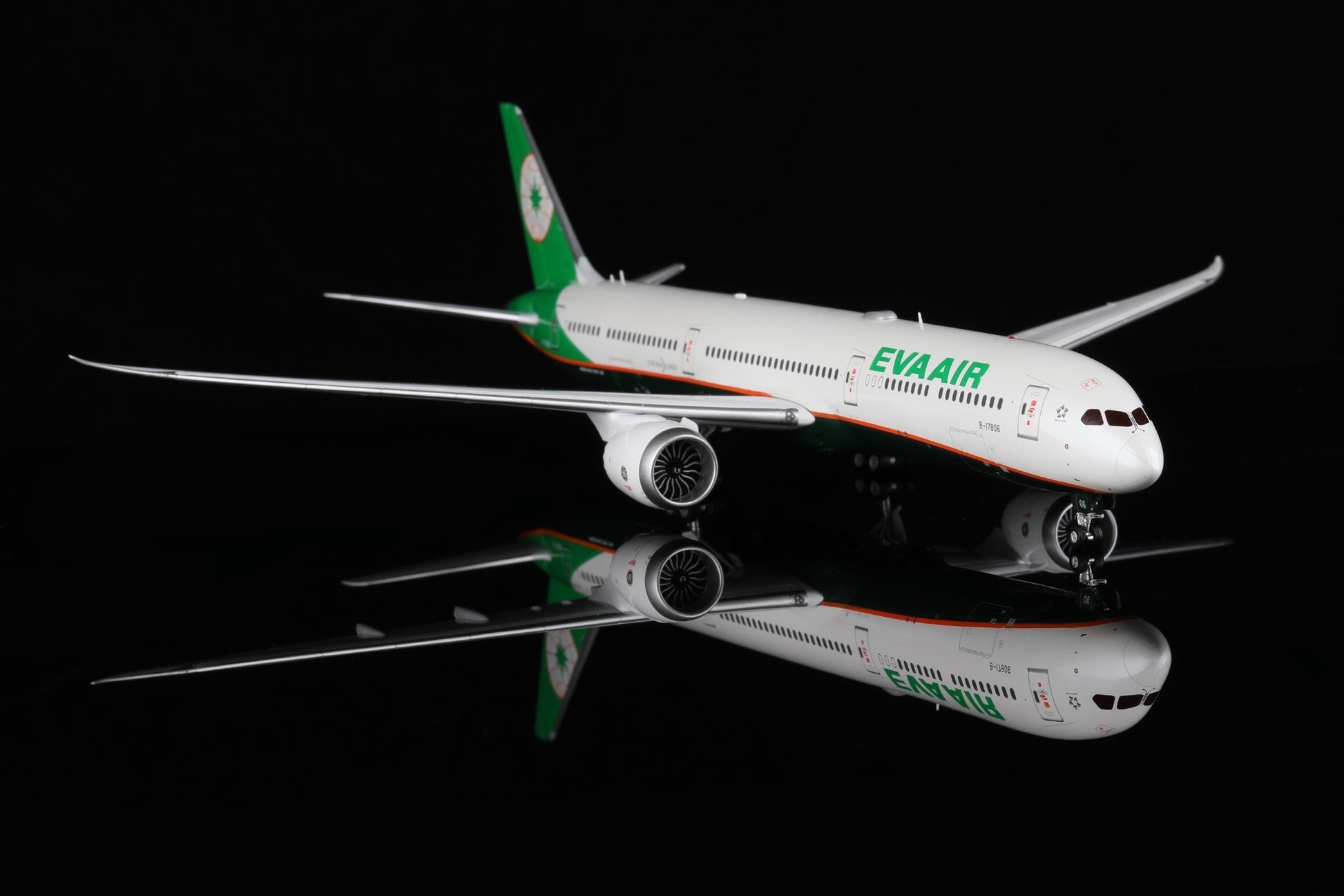 EVA Air Boeing 787-10 B-17806 – Scale 1:200 – SQ Wings – 34.1 cm