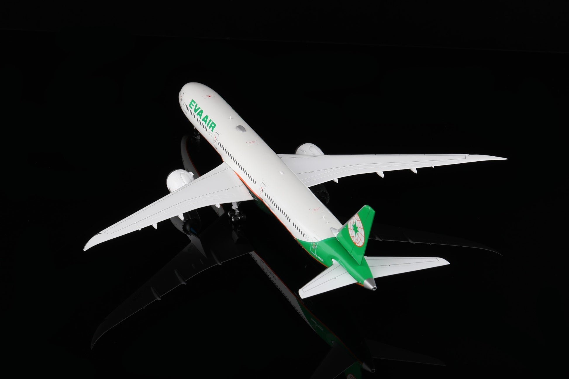 EVA Air Boeing 787-10 B-17806 – Scale 1:200 – SQ Wings – 34.1 cm