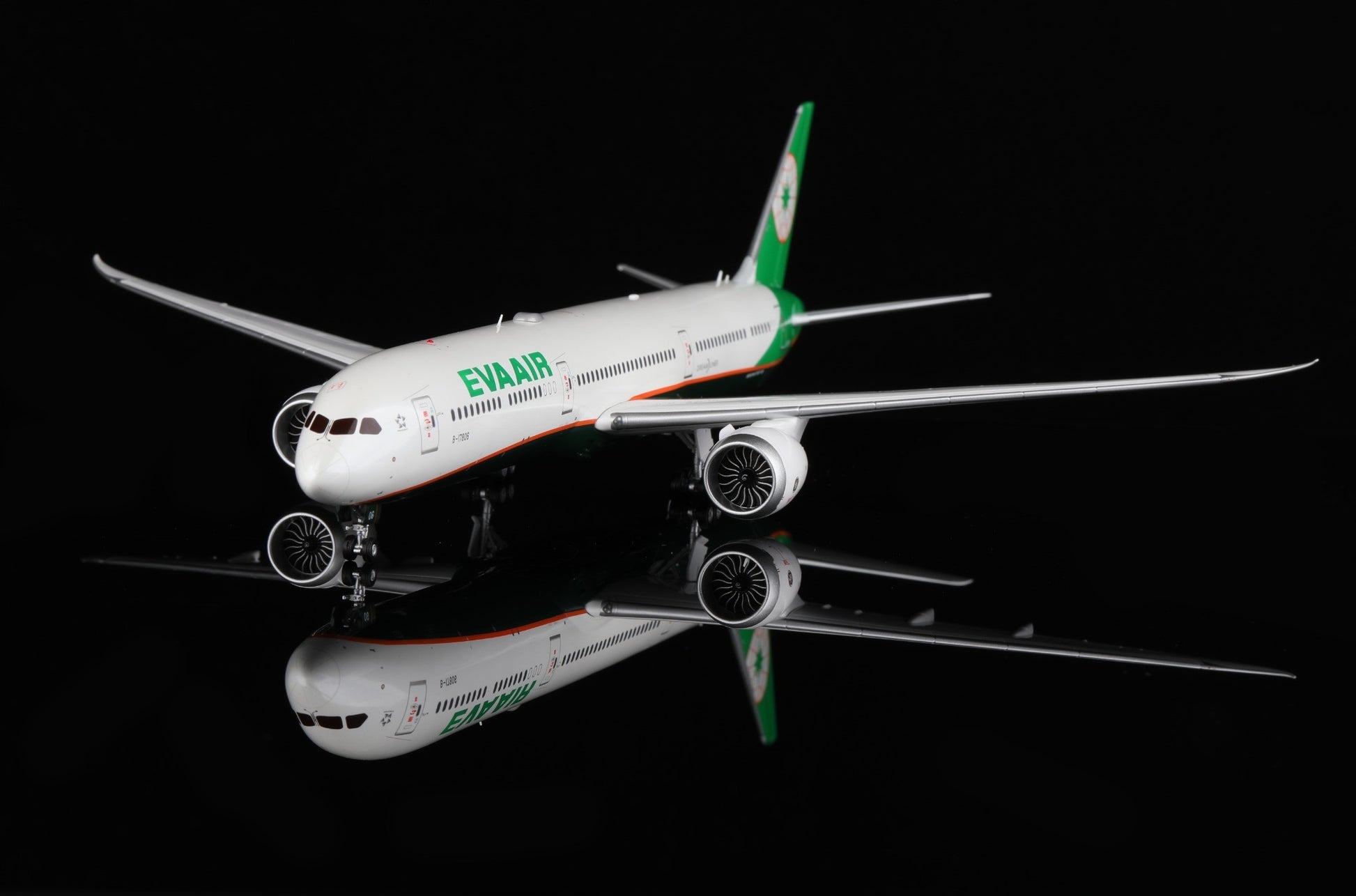 EVA Air Boeing 787-10 B-17806 – Scale 1:200 – SQ Wings – 34.1 cm