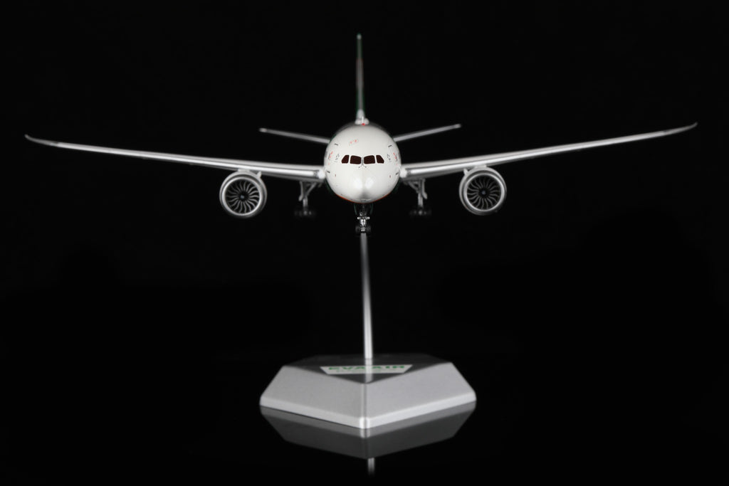 EVA Air Boeing 787-10 B-17806 – Scale 1:200 – SQ Wings – 34.1 cm