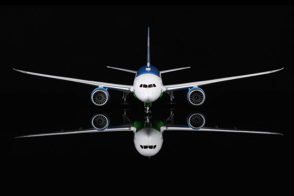 Uzbekistan B787-8 UK78706 – Scale 1:200 – SQ Wings – 28.35 cm
