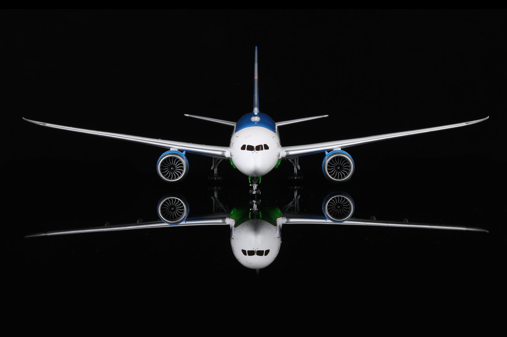 Uzbekistan B787-8 UK78706 – Scale 1:200 – SQ Wings – 28.35 cm