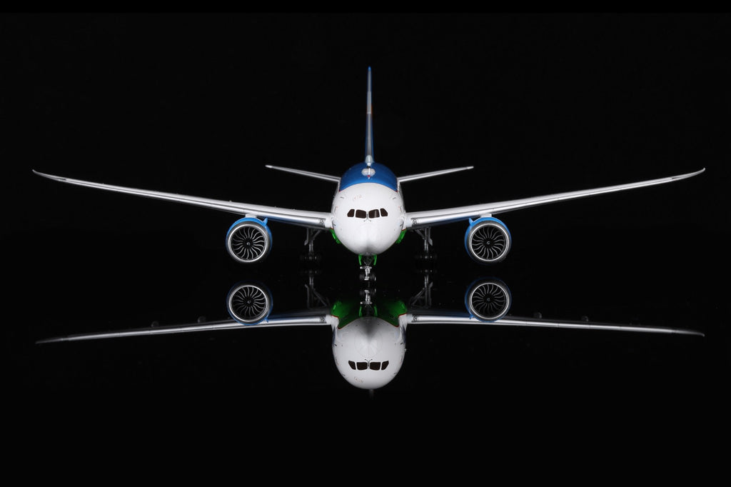 Uzbekistan B787-8 UK78706 – Scale 1:200 – SQ Wings – 28.35 cm