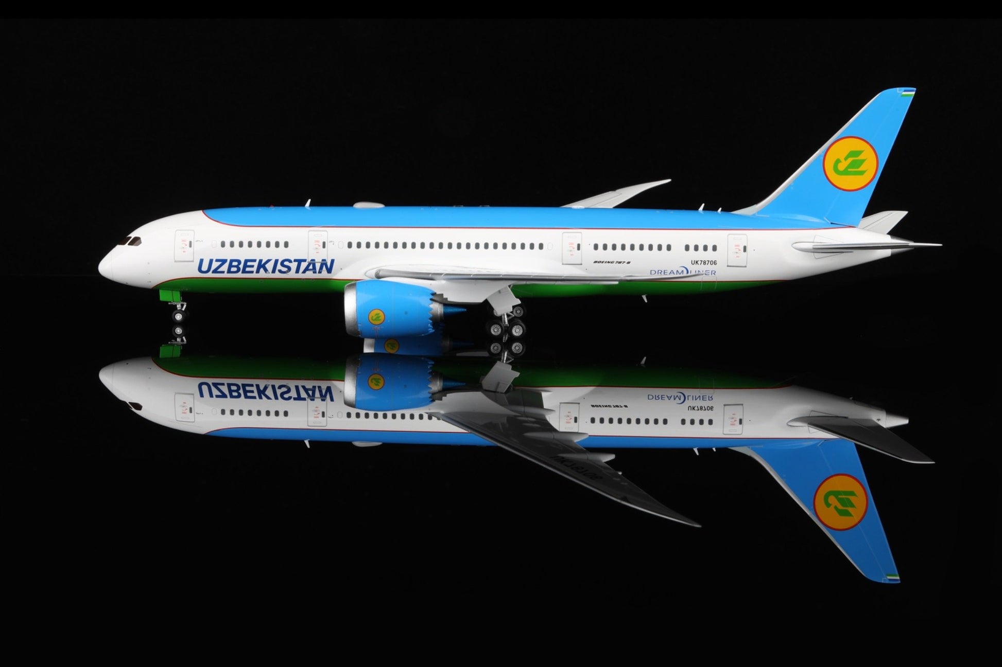 Uzbekistan B787-8 UK78706 – Scale 1:200 – SQ Wings – 28.35 cm