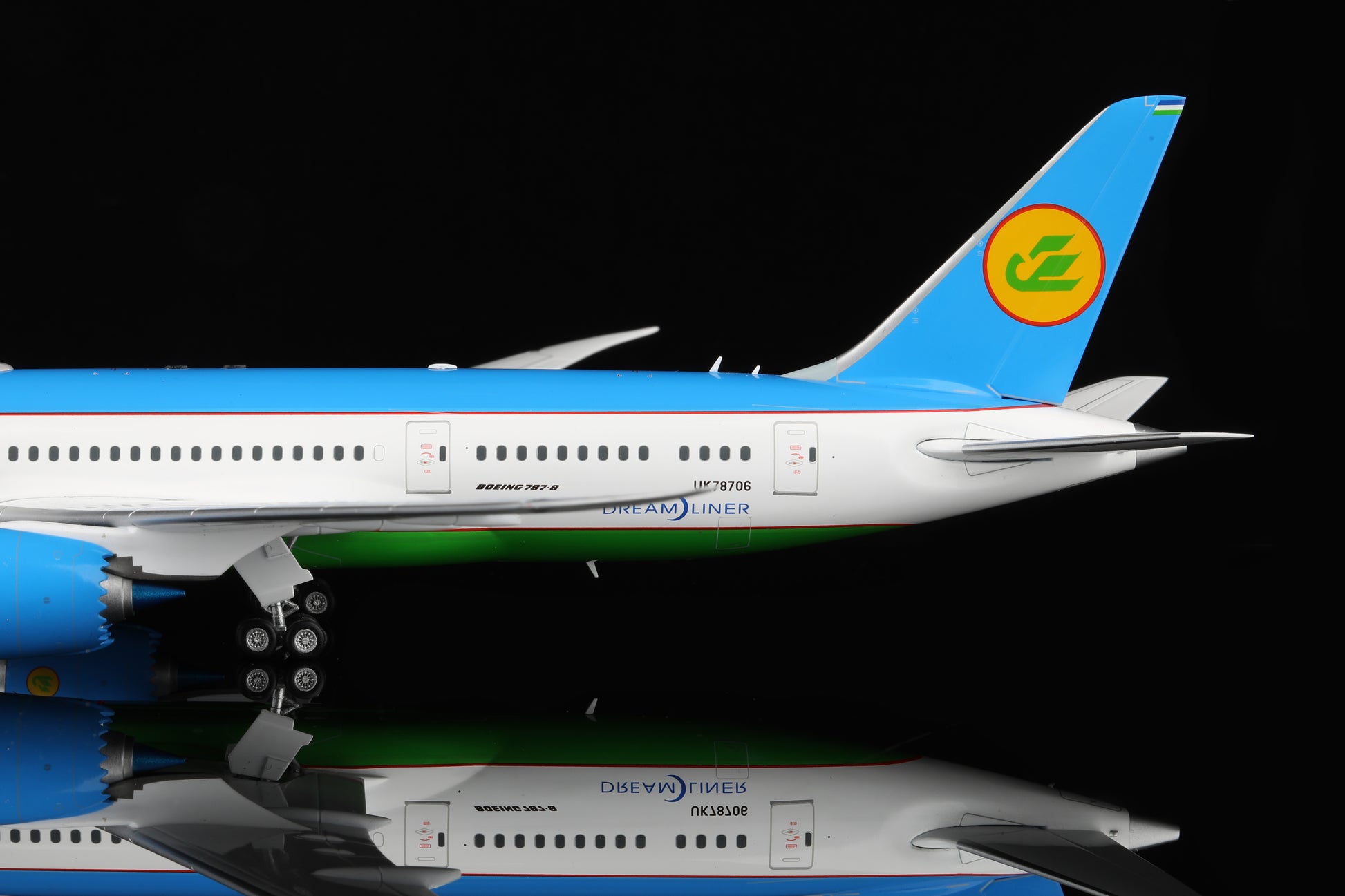 Uzbekistan B787-8 UK78706 – Scale 1:200 – SQ Wings – 28.35 cm