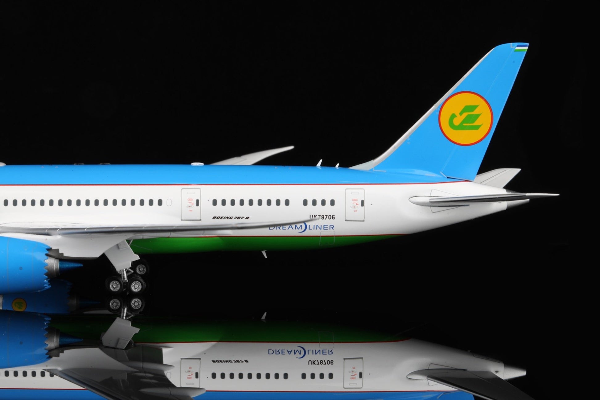 Uzbekistan B787-8 UK78706 – Scale 1:200 – SQ Wings – 28.35 cm