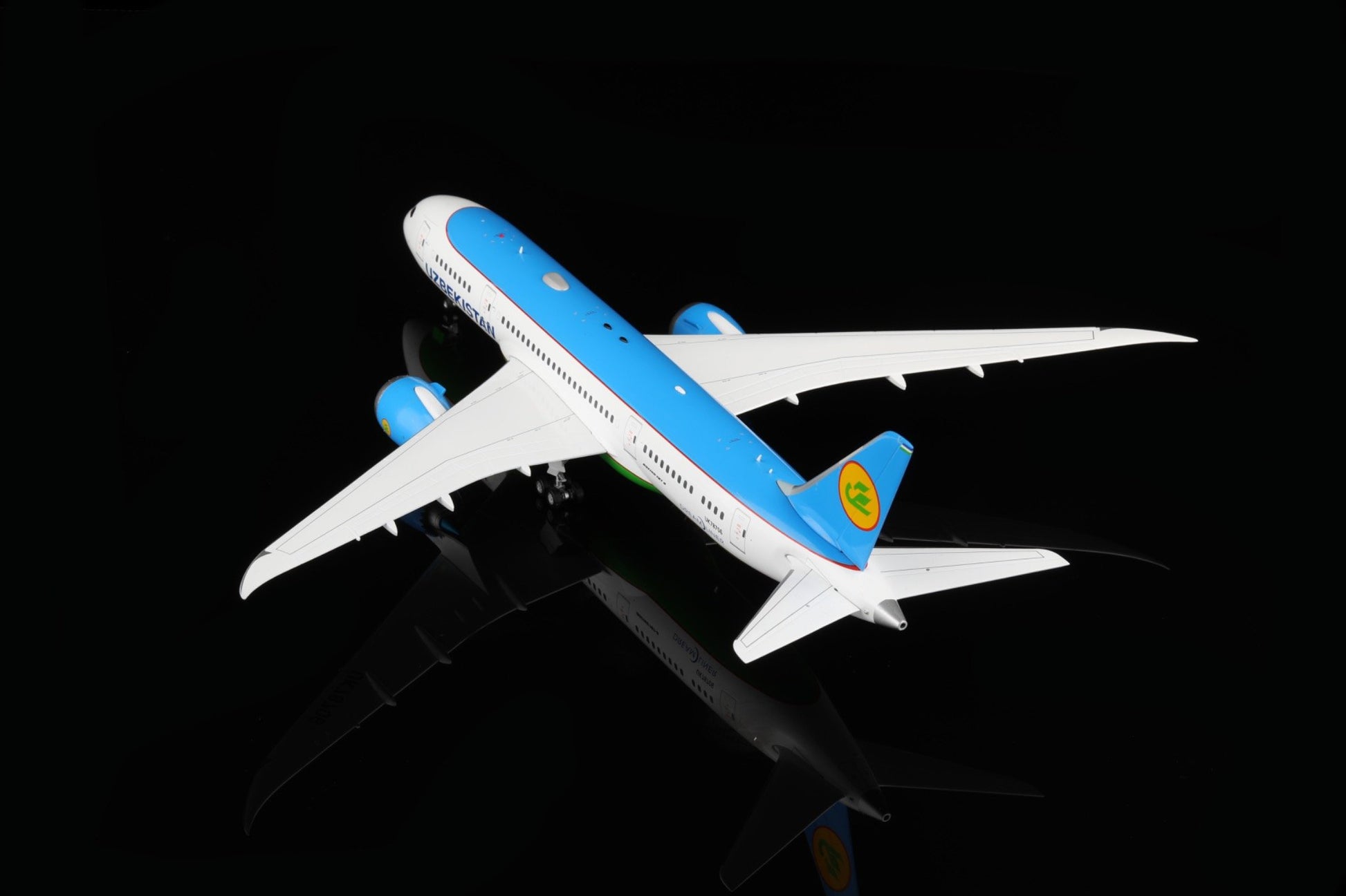 Uzbekistan B787-8 UK78706 – Scale 1:200 – SQ Wings – 28.35 cm