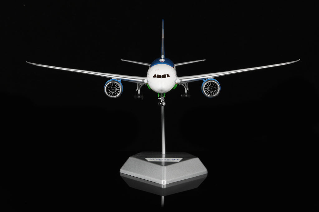 Uzbekistan B787-8 UK78706 – Scale 1:200 – SQ Wings – 28.35 cm