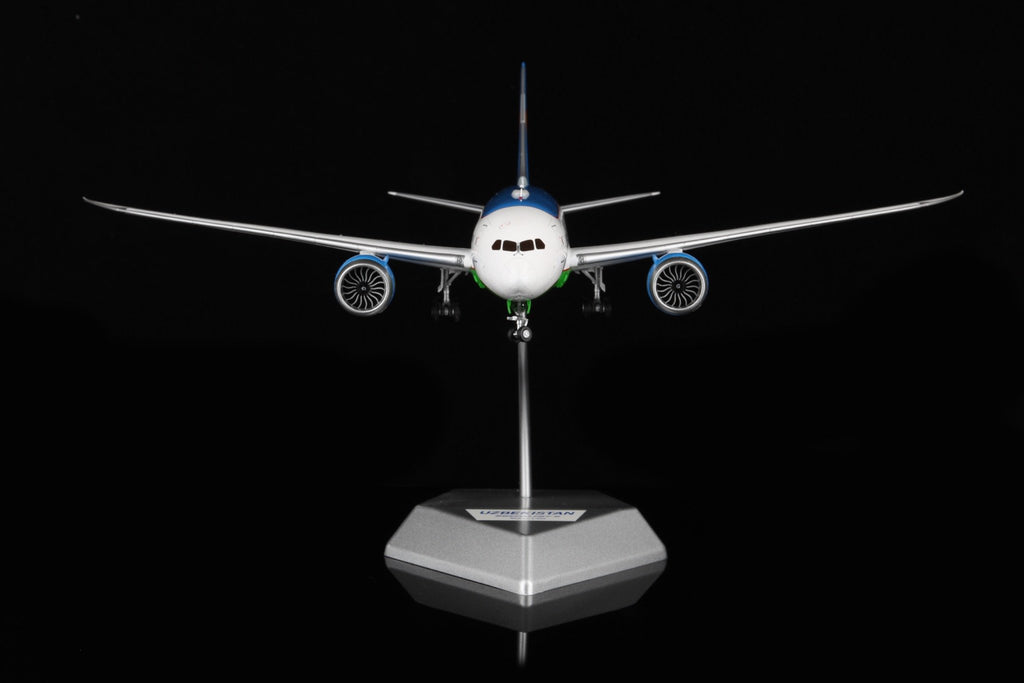 Uzbekistan B787-8 UK78706 – Scale 1:200 – SQ Wings – 28.35 cm