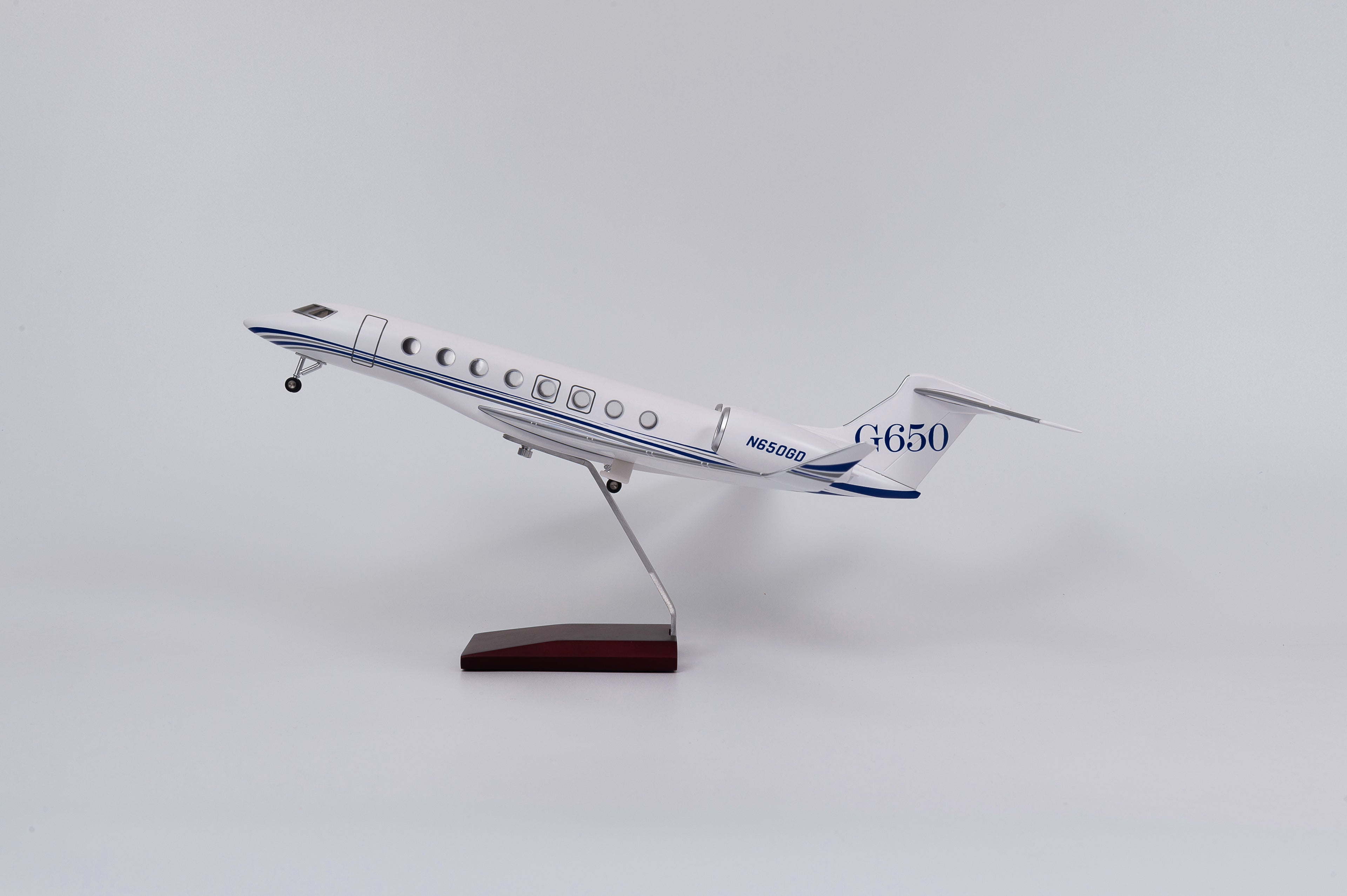 طائرة جلف ستريم G650ER - مقياس 1:50 - الطول: 17 بوصة - 45 سم