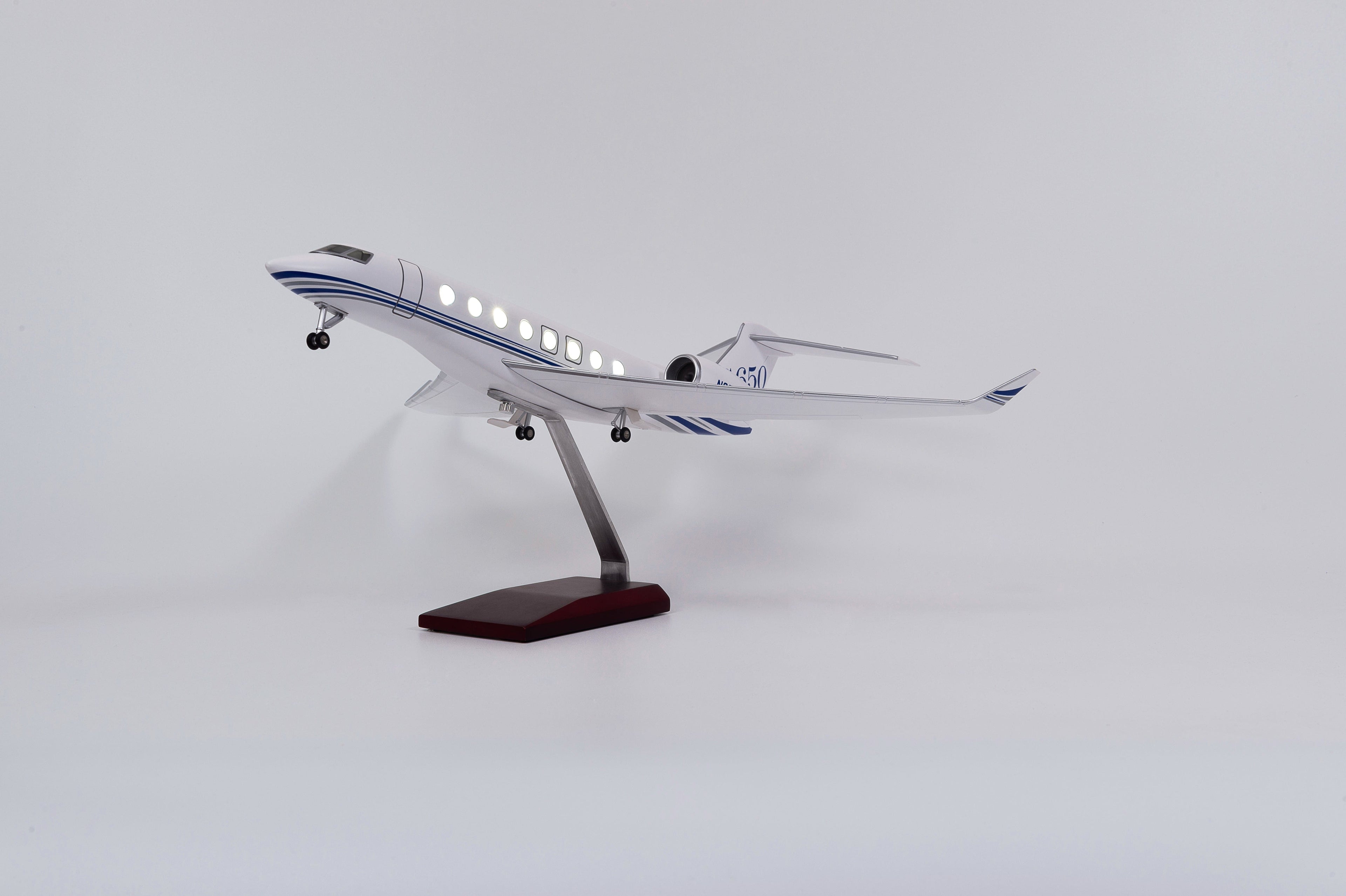 طائرة جلف ستريم G650ER - مقياس 1:50 - الطول: 17 بوصة - 45 سم