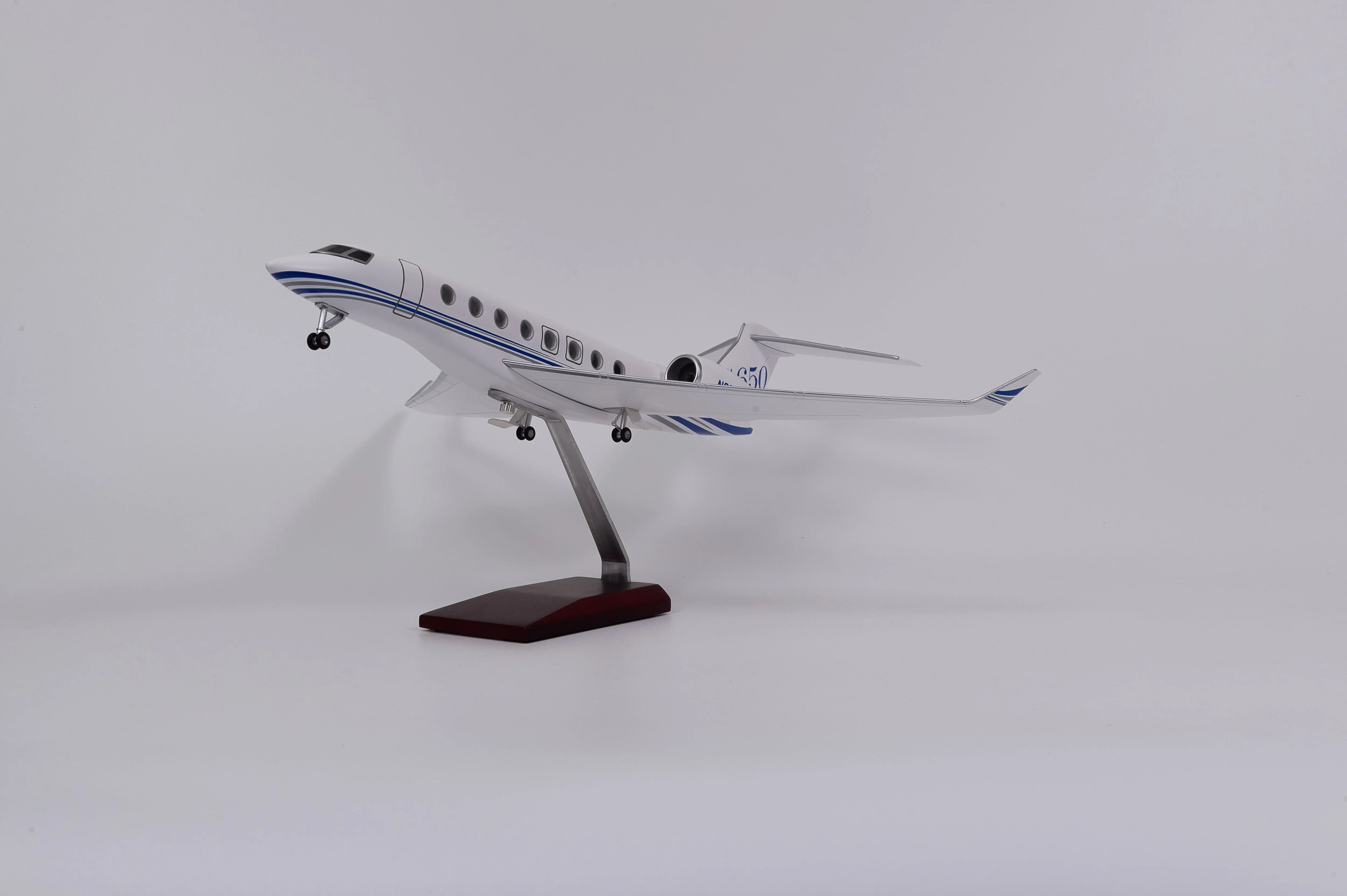 Gulfstream G650ER - Scale 1:50  - L:17in - 45cm - Gallery 10