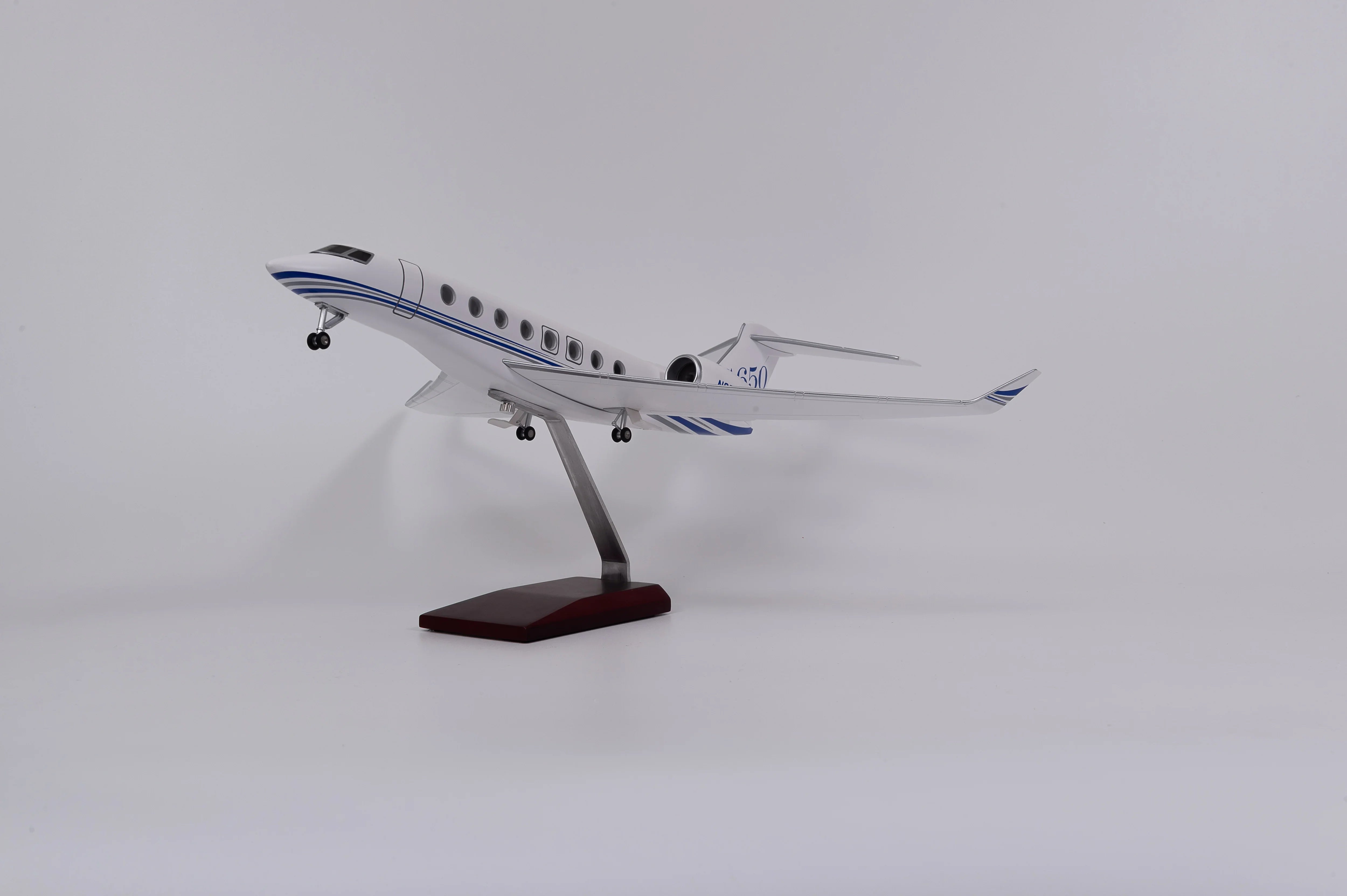 Gulfstream G650ER - Scale 1:50  - L:17in - 45cm - Gallery 11