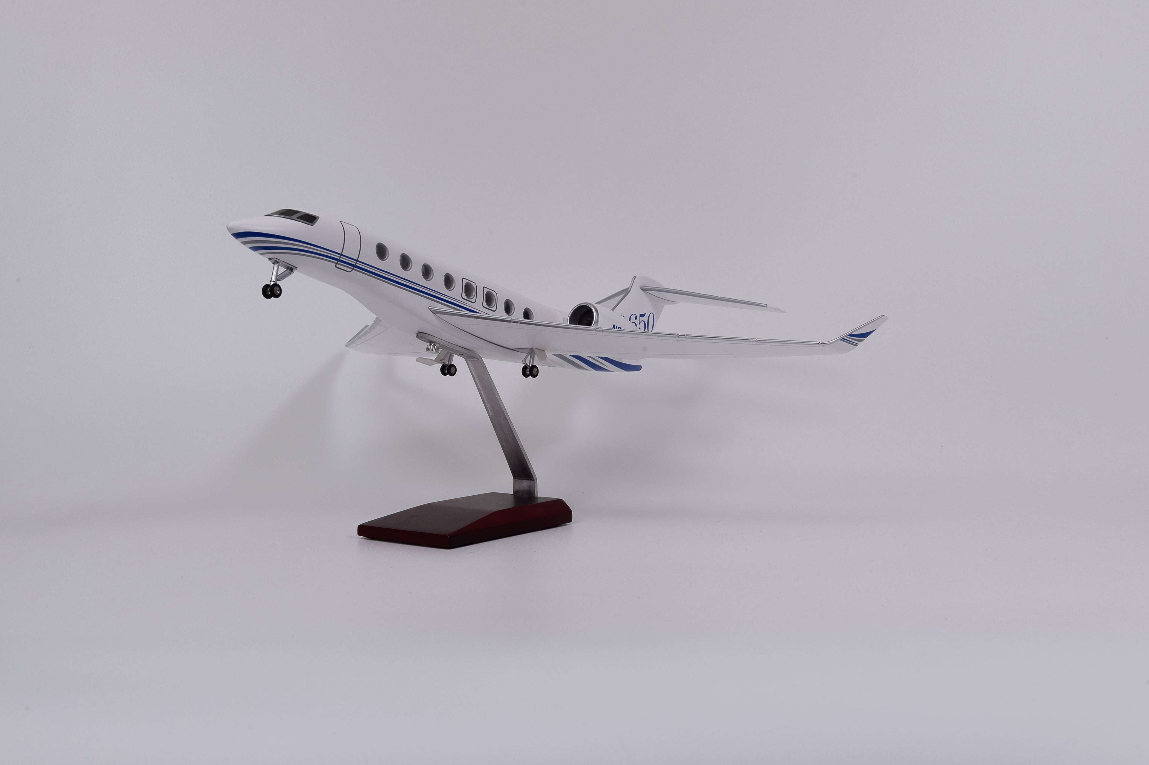 طائرة جلف ستريم G650ER - مقياس 1:50 - الطول: 17 بوصة - 45 سم