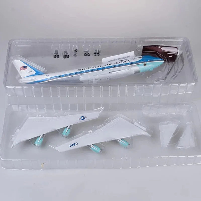 Boeing 747 Air Force One 1:150 – 47 cm / 18.5 in – LED Lights - Gallery 12