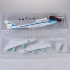 Boeing 747 Air Force One 1:150 – 47 cm / 18.5 in – LED Lights