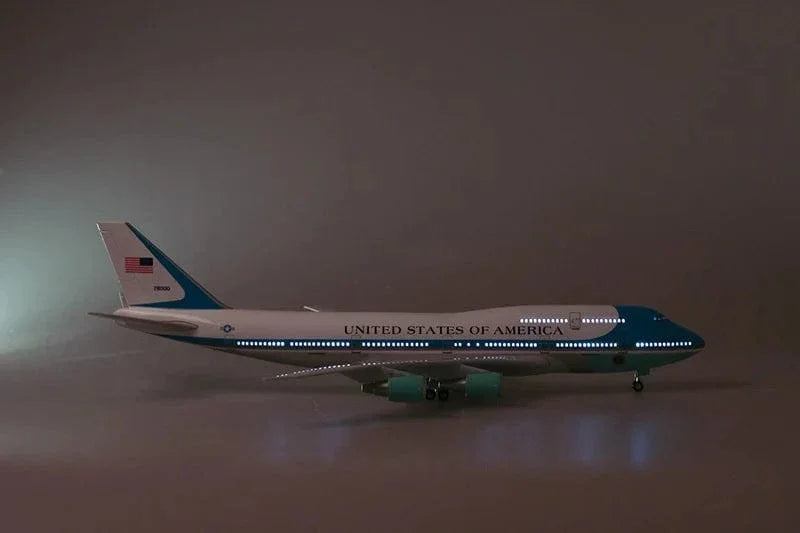 Boeing 747 Air Force One 1:150 – 47 cm / 18.5 in – LED Lights - Gallery 15