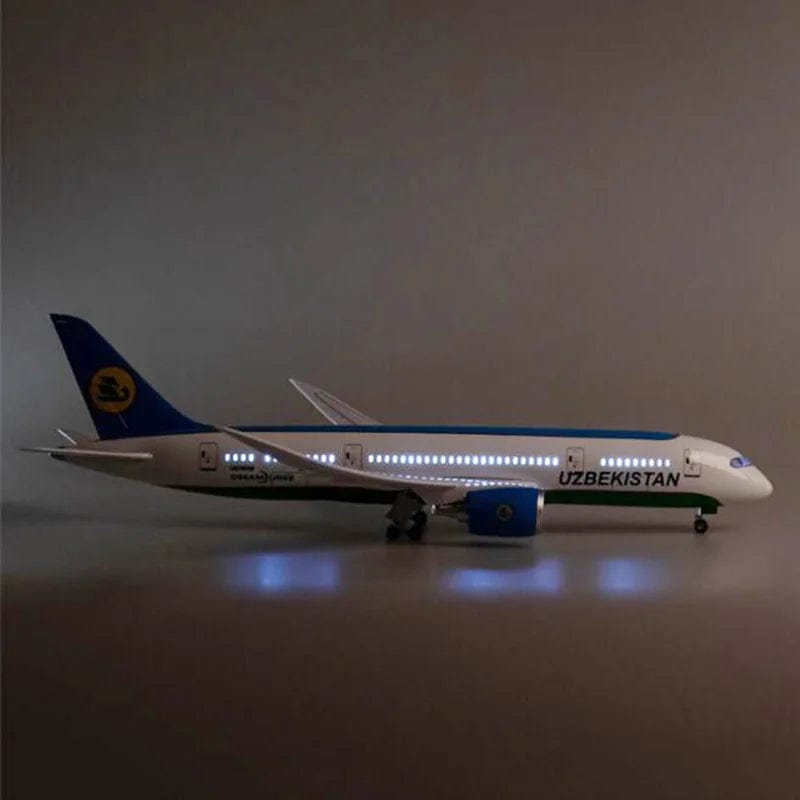 B787 أوزبكستان - مقياس 1/130 - 43 سم - 16.9 بوصة