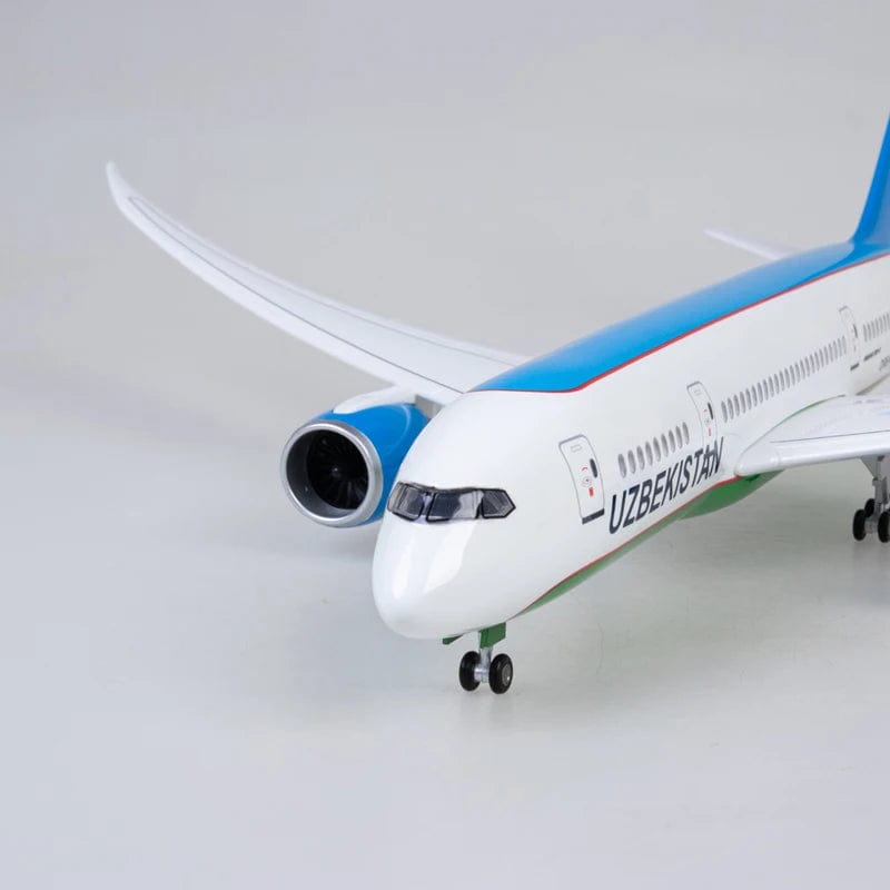 B787 أوزبكستان - مقياس 1/130 - 43 سم - 16.9 بوصة