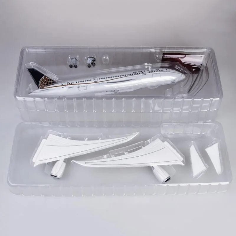 طائرة بوينج 787-9 تابعة لشركة يونايتد إيرلاينز - مقياس 1:130 (43 سم / 16.9 بوصة)