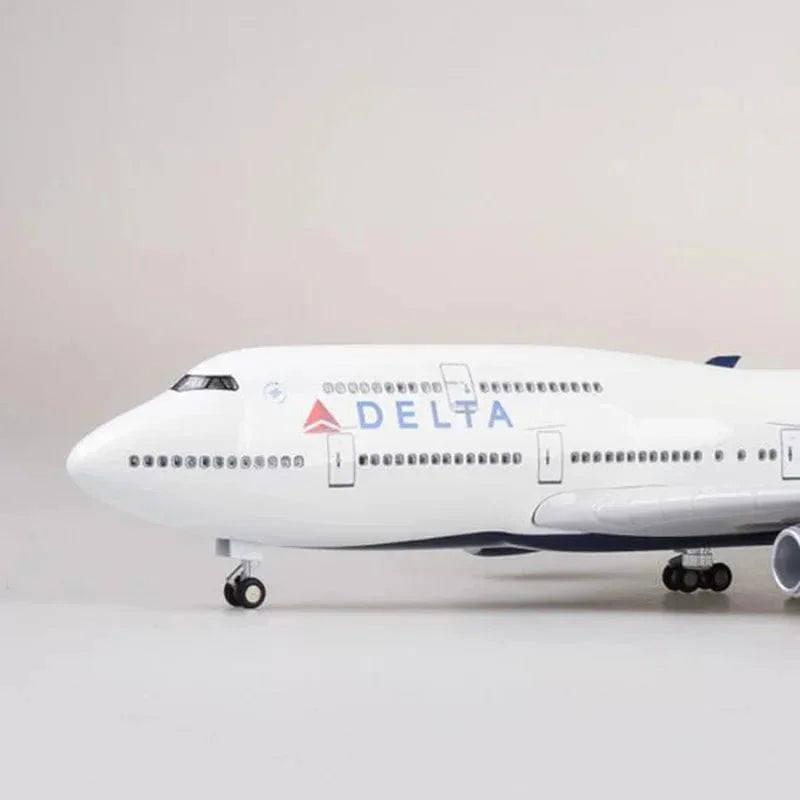 Boeing 747 Delta 1:150 – 47 cm / 18.5 in – LED Lights - Image 10
