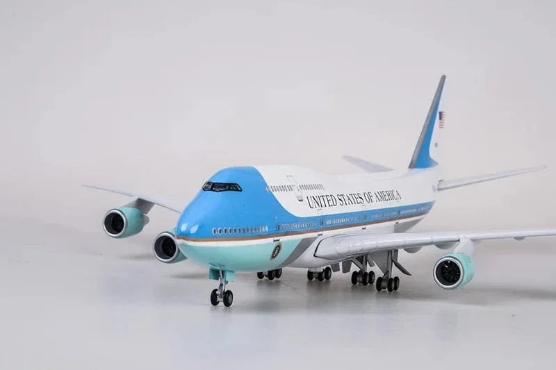 Boeing 747 Air Force One 1:150 – 47 cm / 18.5 in – LED Lights - Gallery 3