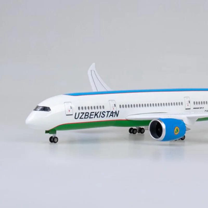 B787 أوزبكستان - مقياس 1/130 - 43 سم - 16.9 بوصة