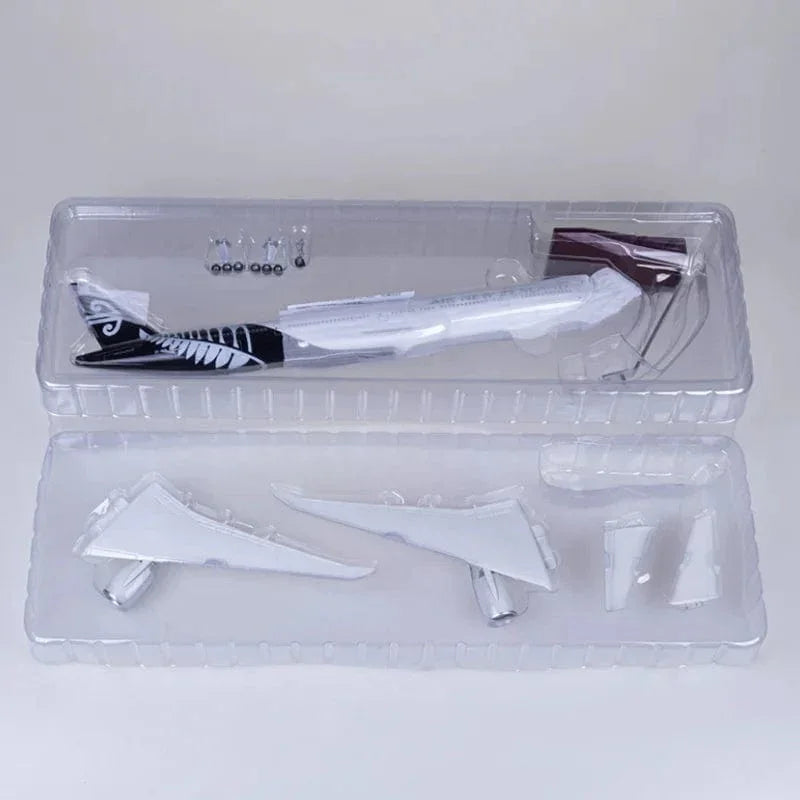 B777 Air New Zealand - Scale 1/157 - 47CM - 18,5 in - Airplane Model - Image 4