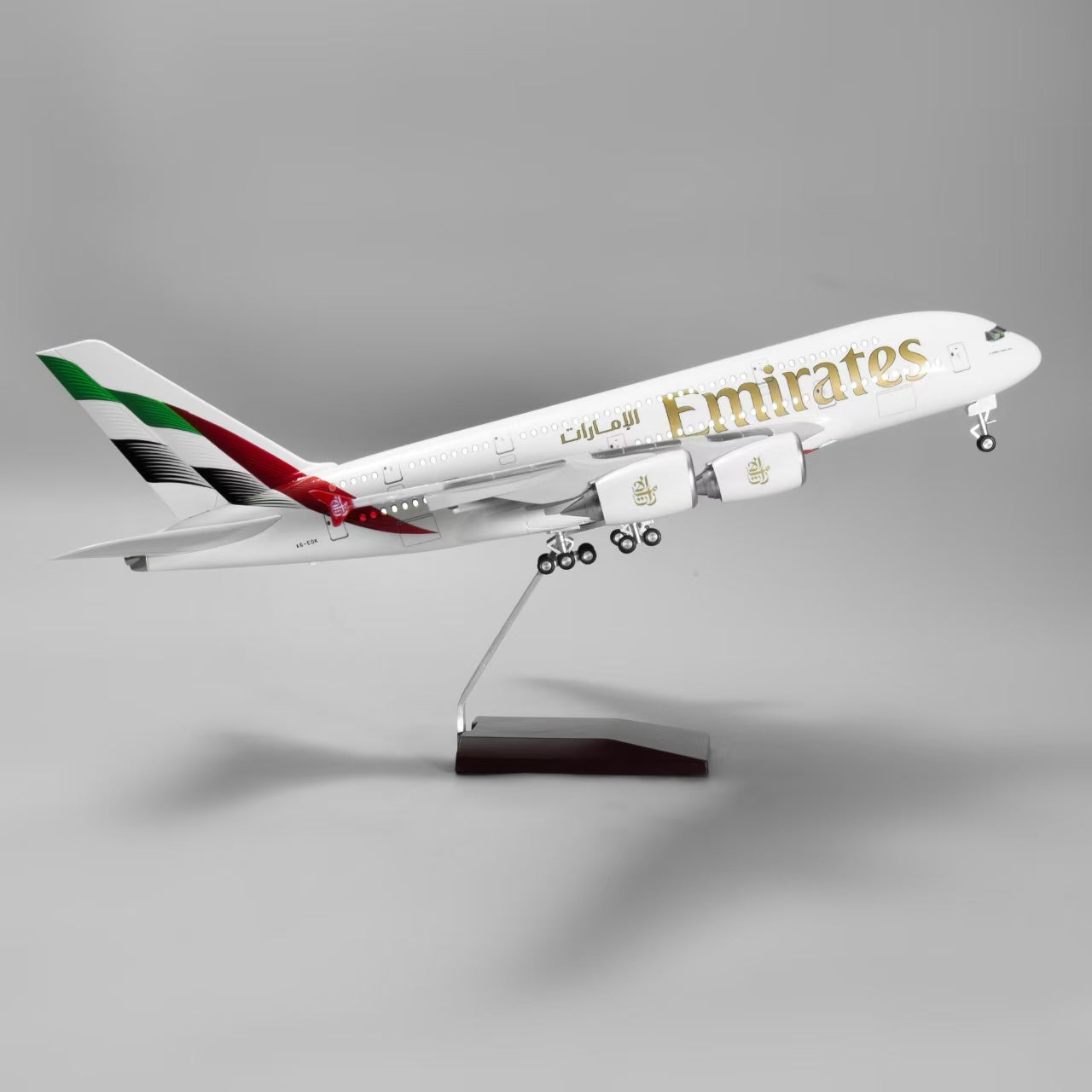 Airbus A380 Emirates – Scale 1:160 (46 cm / 18.5 in) - NEW FLAG