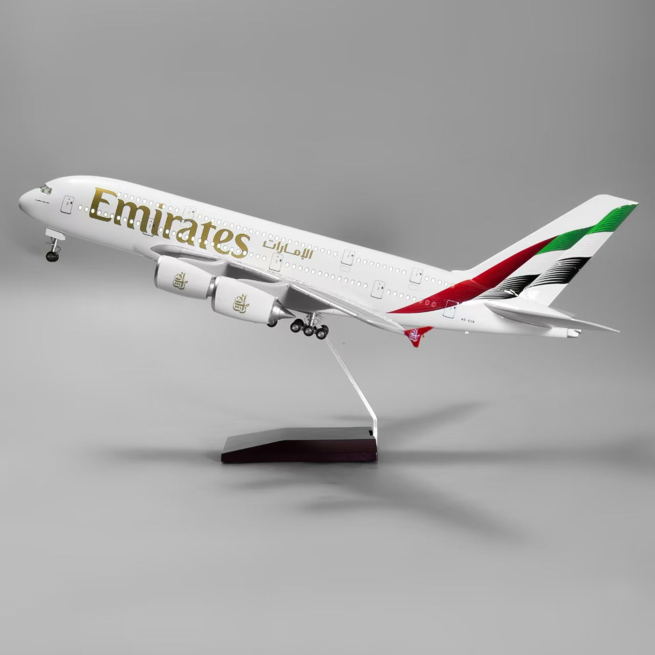 طائرة إيرباص A380 الإماراتية - مقياس 1:160 (46 سم / 18.5 بوصة) - علم جديد