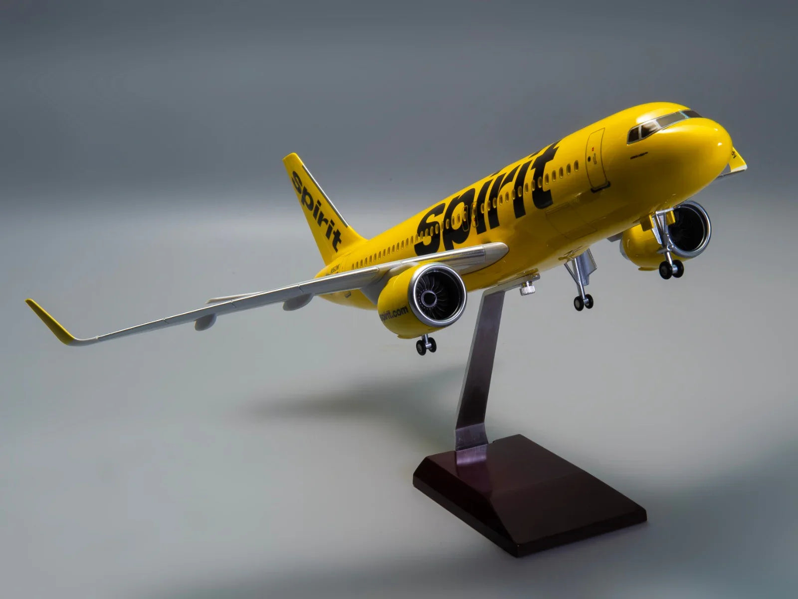 Spirit Airlines Airbus A320 "Yellow Taxi" 1:80 – 47 cm / 18.5 in – Limited Collector's Edition - Gallery 19