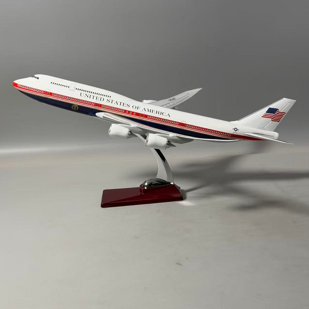 Air Force One Boeing 747-8 (VC-25B) 1:150 Scale Model Airplane – New Presidential Livery (47cm / 18.5")