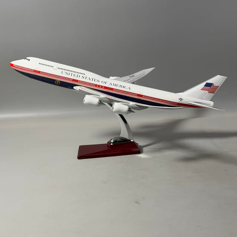 Air Force One Boeing 747-8 (VC-25B) 1:150 Scale Model Airplane – New Presidential Livery (47cm / 18.5") - Image 8