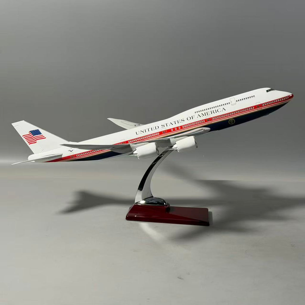 Air Force One Boeing 747-8 (VC-25B) 1:150 Scale Model Airplane – New Presidential Livery (47cm / 18.5")
