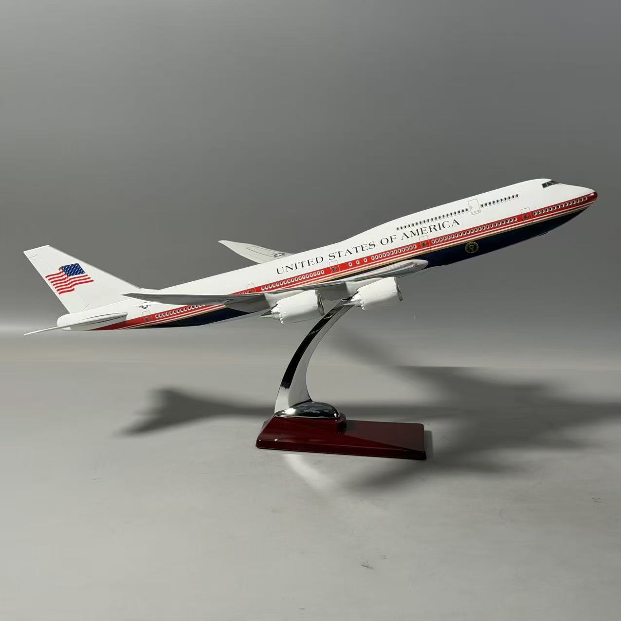 Air Force One Boeing 747-8 (VC-25B) 1:150 Scale Model Airplane – New Presidential Livery (47cm / 18.5")