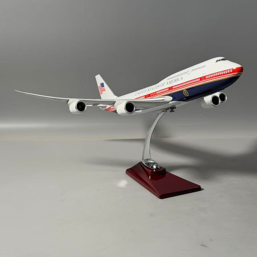 Air Force One Boeing 747-8 (VC-25B) 1:150 Scale Model Airplane – New Presidential Livery (47cm / 18.5")
