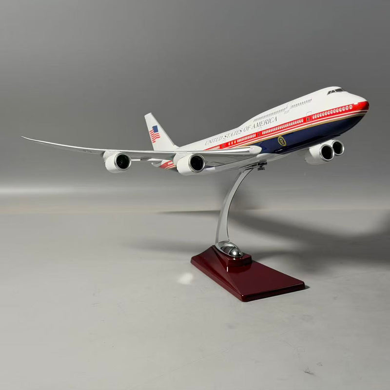 Air Force One Boeing 747-8 (VC-25B) 1:150 Scale Model Airplane – New Presidential Livery (47cm / 18.5") - Image 6