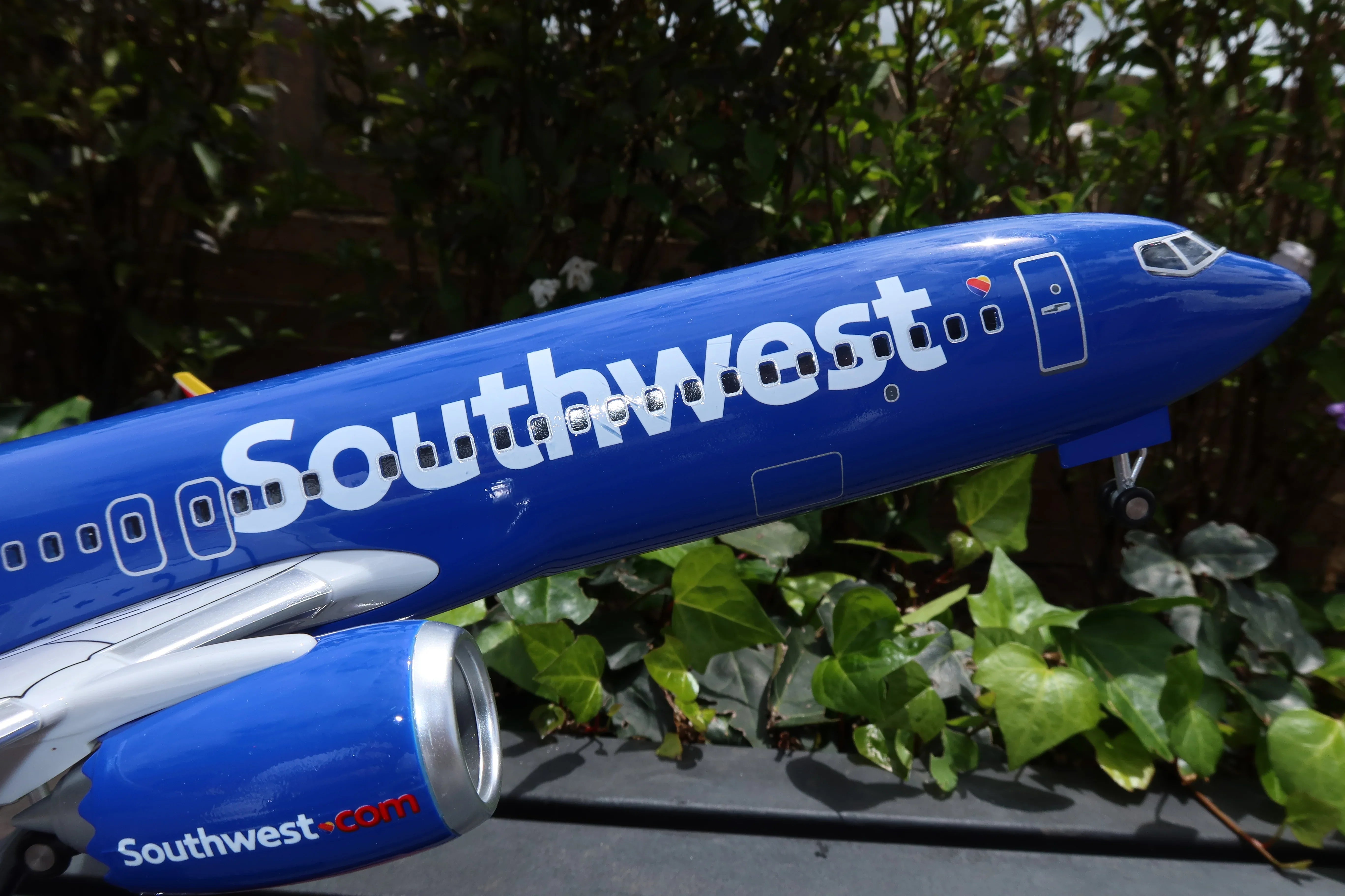 Boeing 737 MAX 8 Southwest 1:80 – 47 cm / 18.5 in – LED Lights (PRE ORDER) - Gallery 11