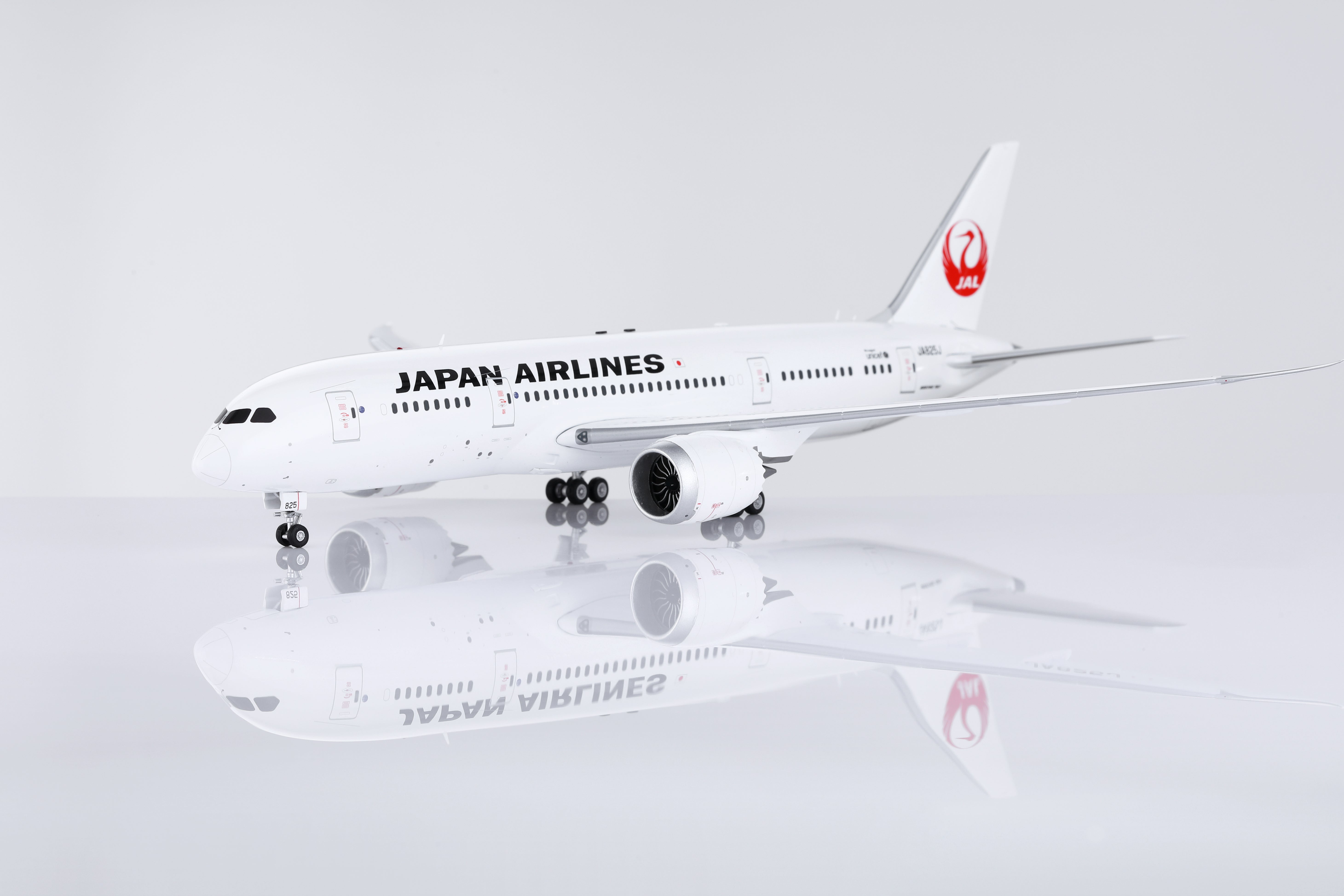 SQ Wings 1:200 JAL日本航空 B787-8 JA825J Japan Airlines Boeing 787-8 JA825J – Scale 1:200 – SQ Wings