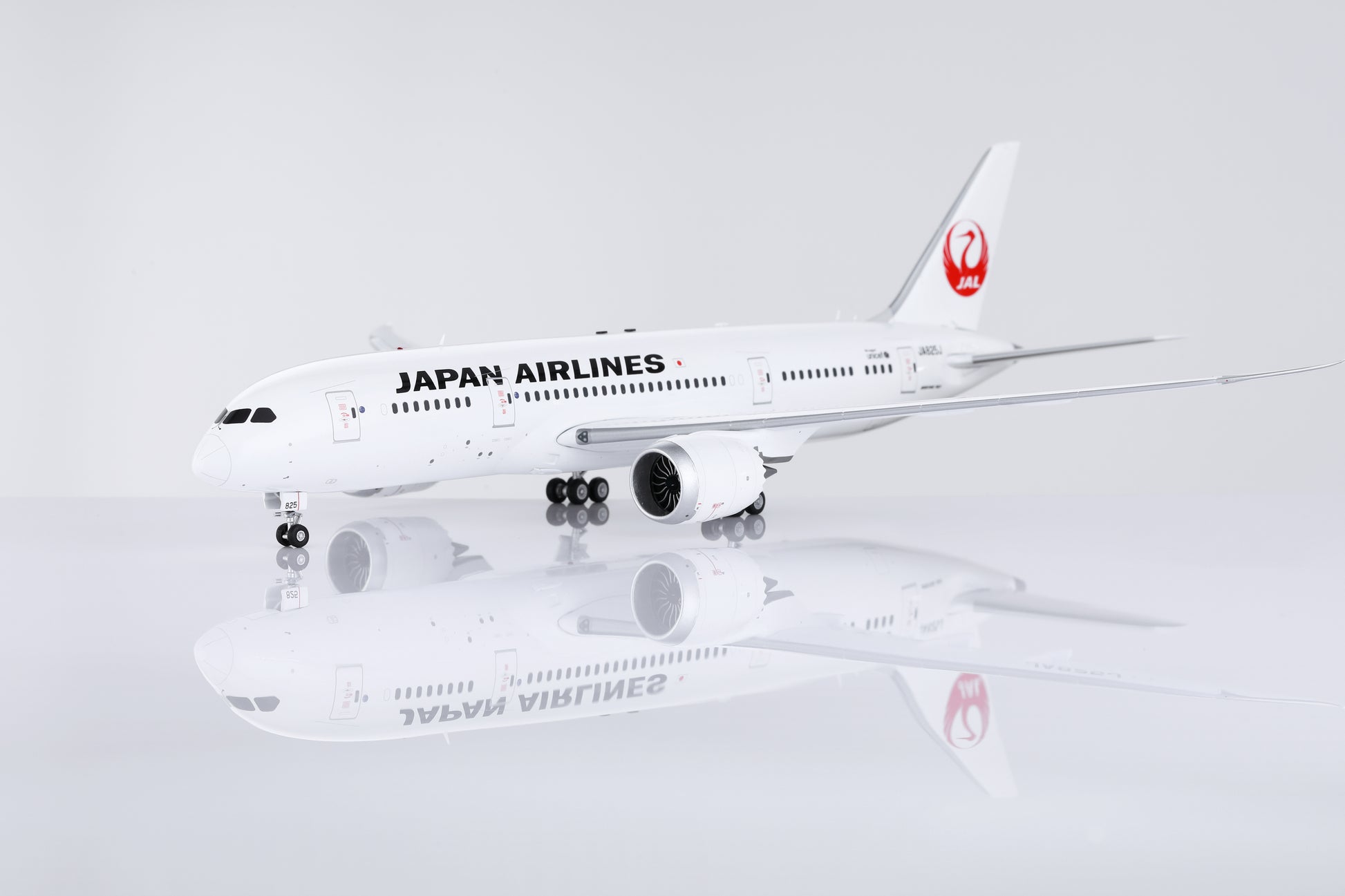 Japan Airlines Boeing 787-8 JA825J – Scale 1:200 – SQ Wings – 28.3 cm - L2027