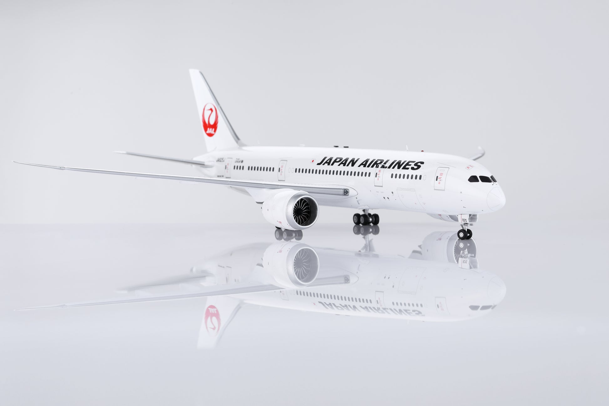Japan Airlines Boeing 787-8 JA825J – Scale 1:200 – SQ Wings – 28.3 cm - L2027