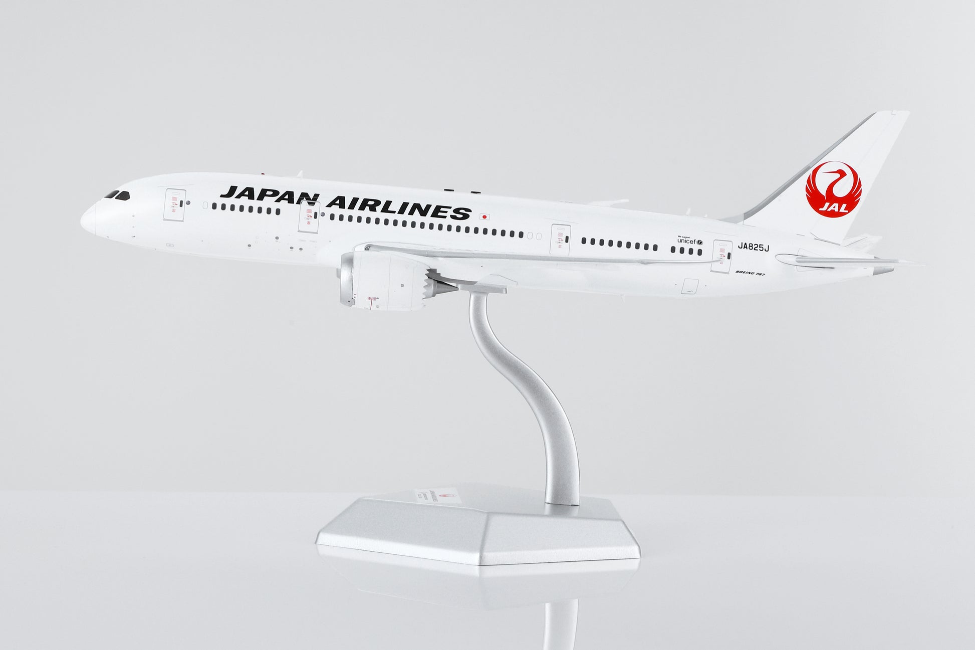 Japan Airlines Boeing 787-8 JA825J – Scale 1:200 – SQ Wings – 28.3 cm - L2027