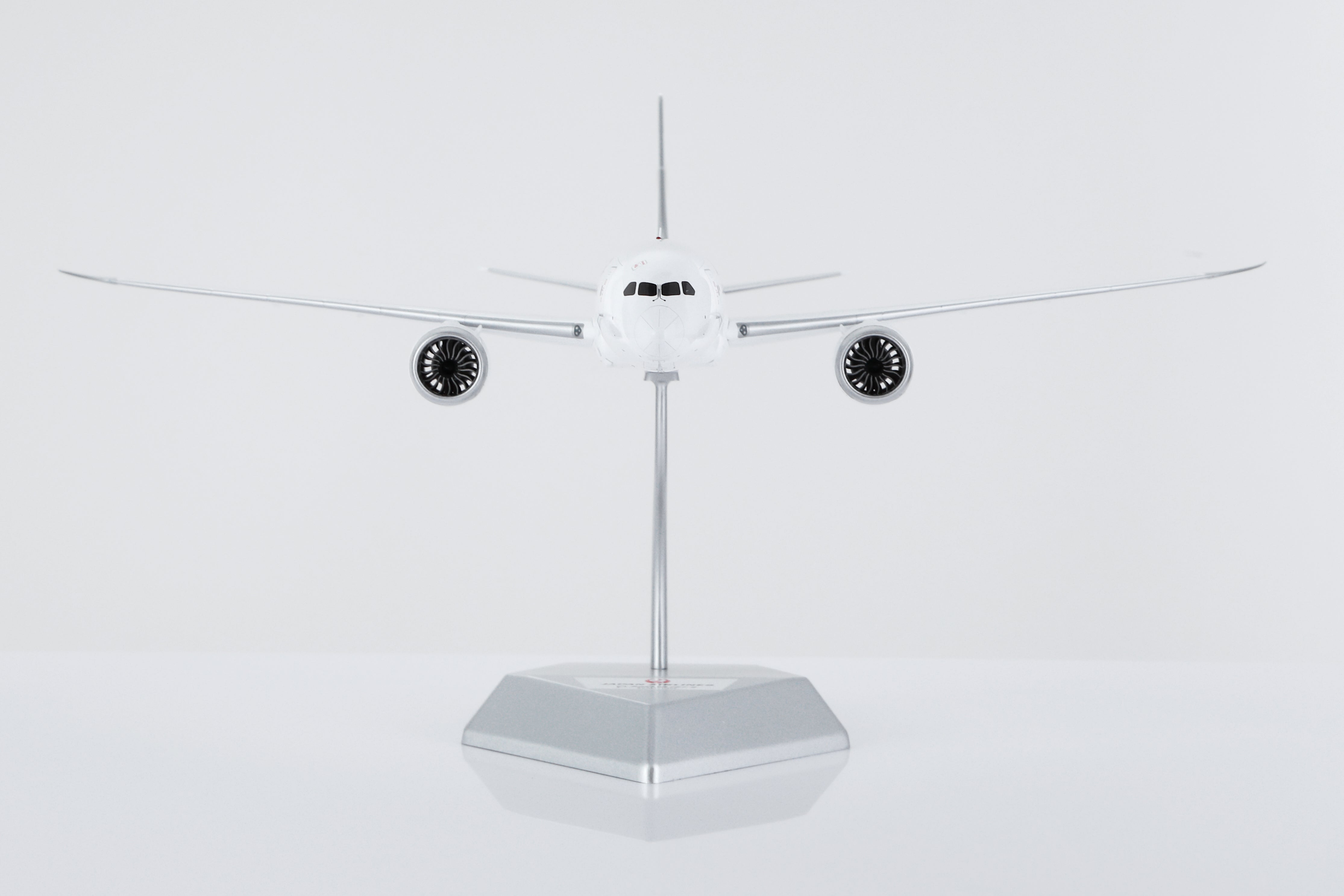 Japan Airlines Boeing 787-8 JA825J – Scale 1:200 – SQ Wings