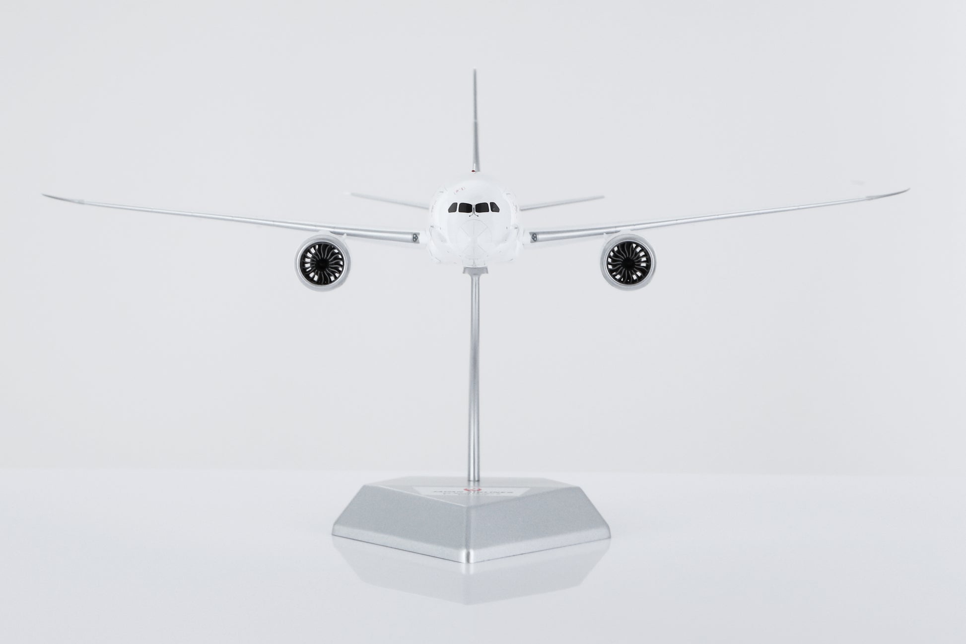 Japan Airlines Boeing 787-8 JA825J – Scale 1:200 – SQ Wings – 28.3 cm - L2027
