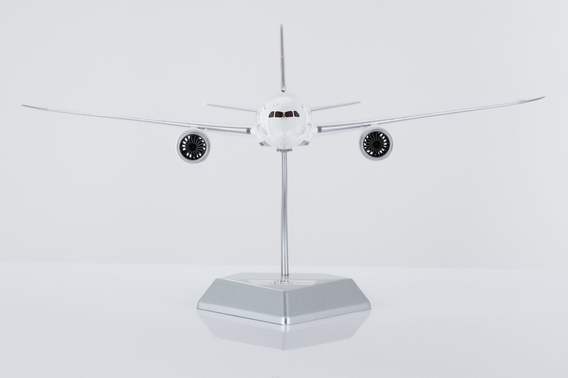 Japan Airlines Boeing 787-8 JA822J – Scale 1:200 – SQ Wings – 28.3 cm - L2028