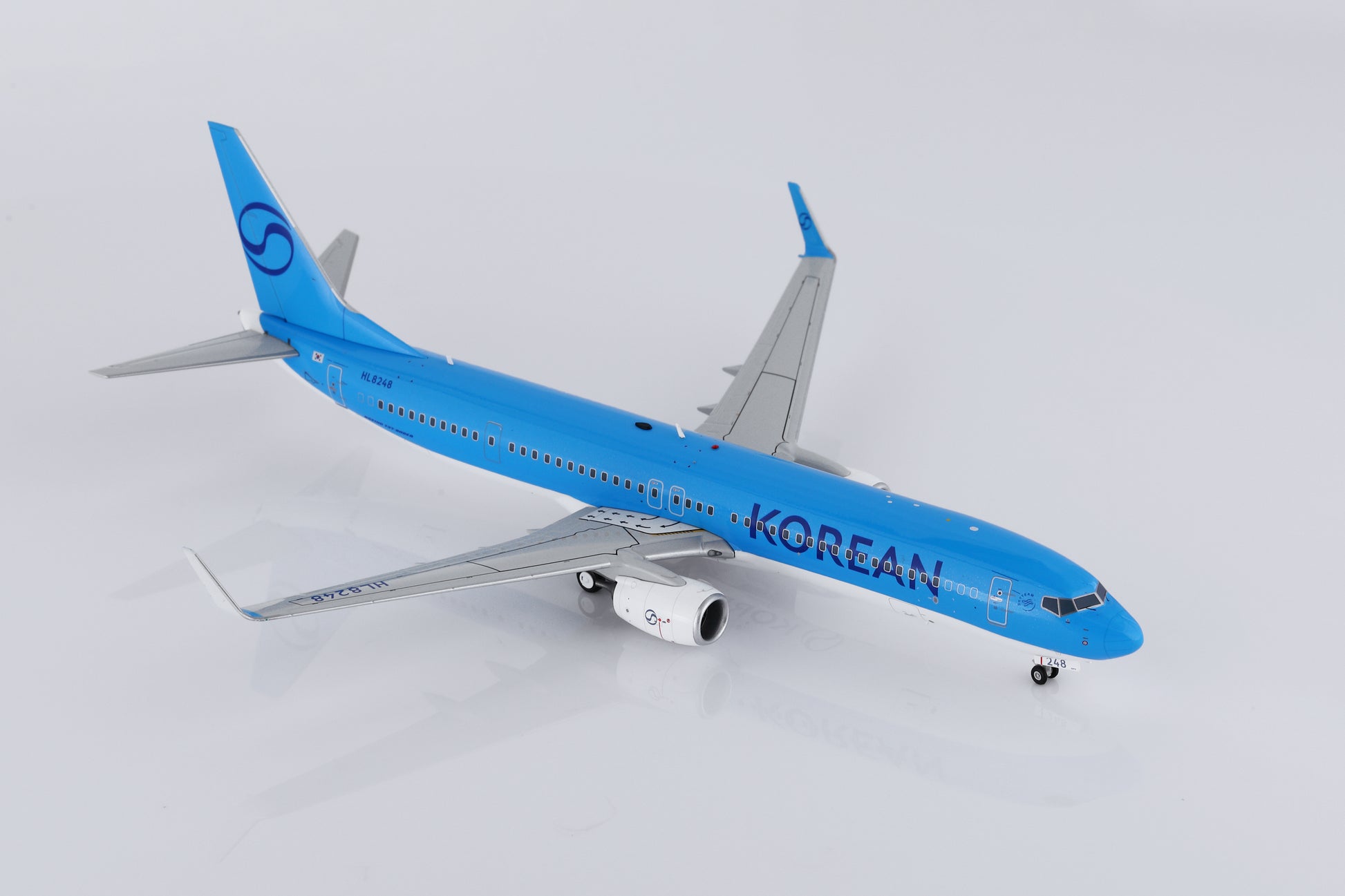 Korean Air Boeing 737-900ER HL8248 – Scale 1:200 – SQ Wings – 31 cm