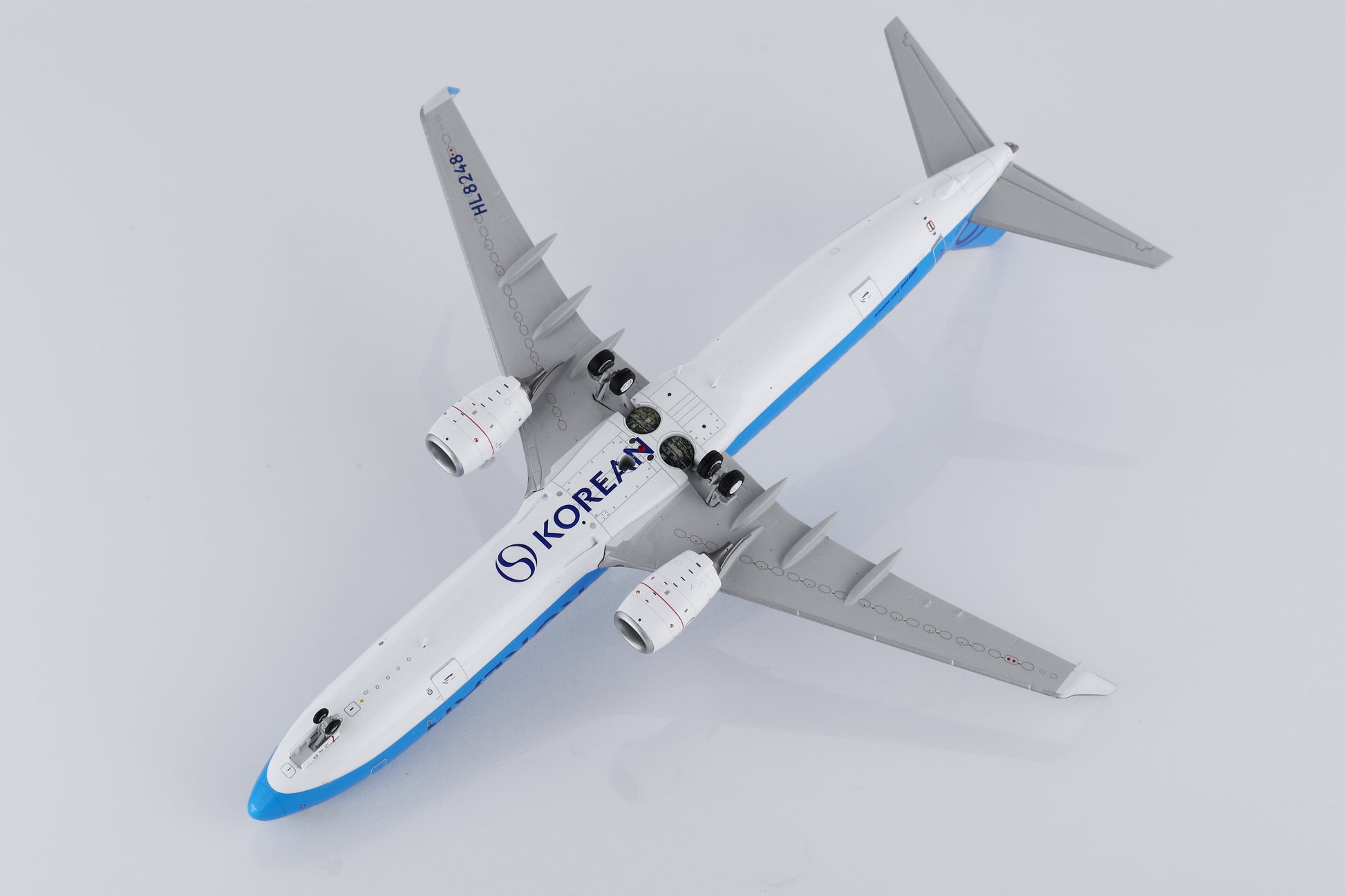 Korean Air Boeing 737-900ER HL8248 – Scale 1:200 – SQ Wings – 31 cm