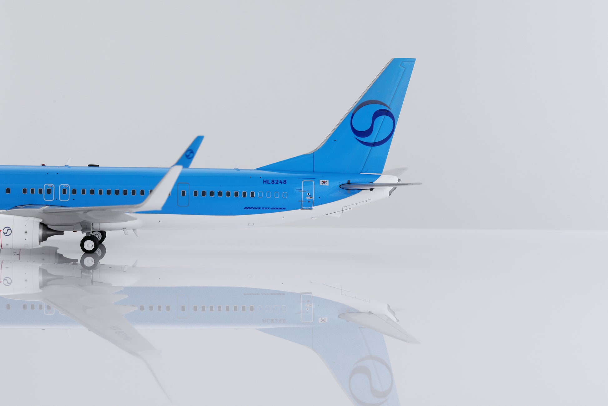 Korean Air Boeing 737-900ER HL8248 – Scale 1:200 – SQ Wings – 31 cm